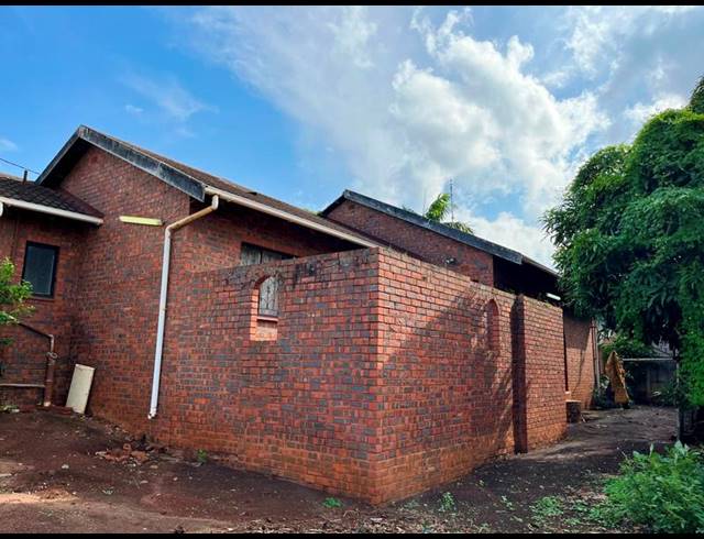 3 BEDROOM HOUSE FOR SALE IN NGWELEZANA